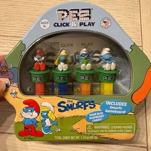 NWT, The Smurfs PEZ Ciick & Play, collector's tin